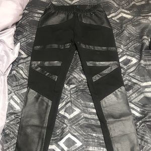 Women's faux leather leggings